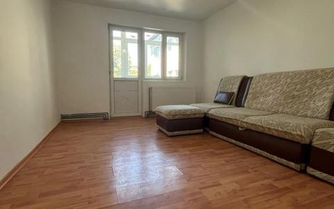 Vanzare 2 camere curat liber decomandat et 3 central Gaesti