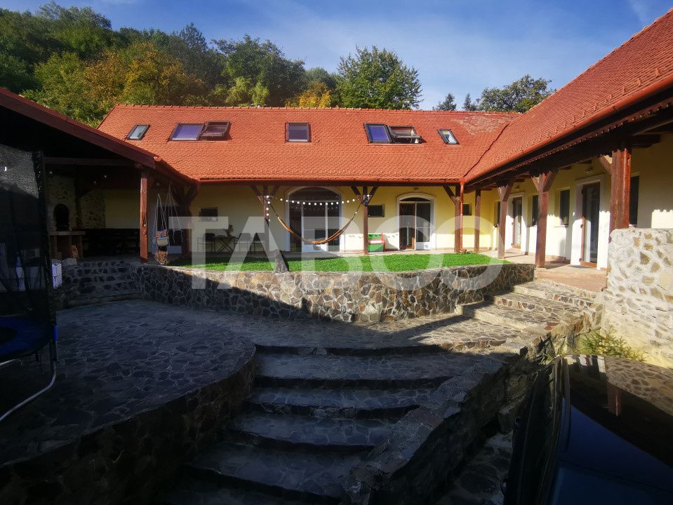 Casa de vanzare pretabila pensiune priveliste superba Fantanele Sibiu – fotografia 3 din 24