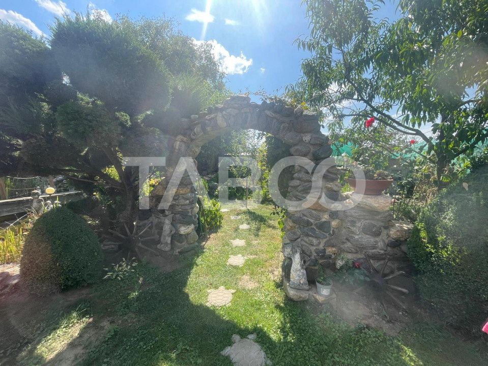 Casa deosebita  de vanzare 453 mp utili si curte 528 mp in Avrig – fotografia 11 din 32