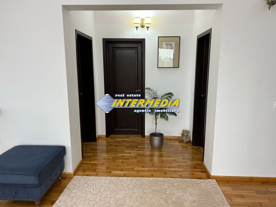 Casa noua construita pe un nivel in Cetate, ultrafinisa – fotografia 3 din 12