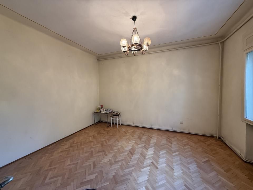 Apartament 3 camere, 72mp, etaj 1, 400m teren, garaj propriu- Complex Studentesc – fotografia 7 din 11
