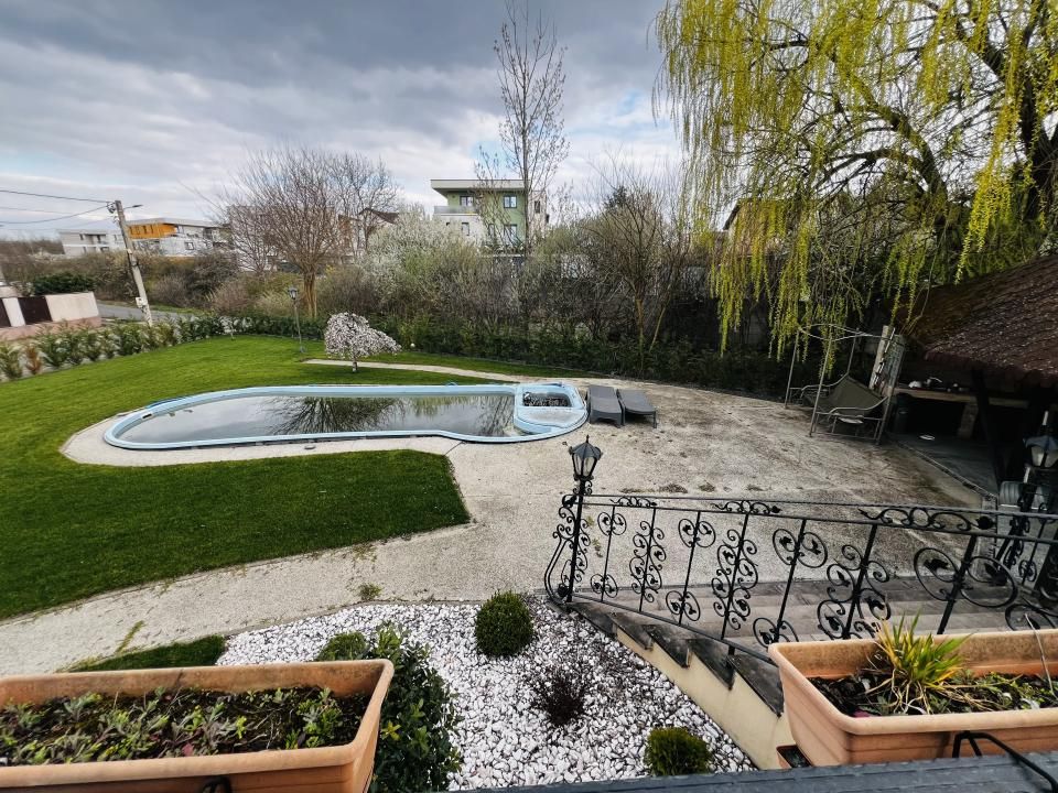 Vila cu 7 camere si piscina exterioara - Dumbravita - zona Decathlon – fotografia 1 din 18