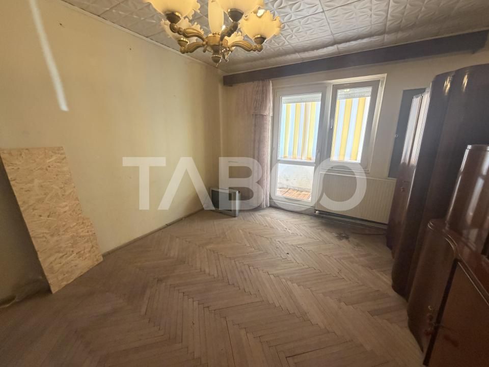 Apartament semidecomandat 37mpu 2 camere boxa la subsol balcon Parcare – fotografia 2 din 5