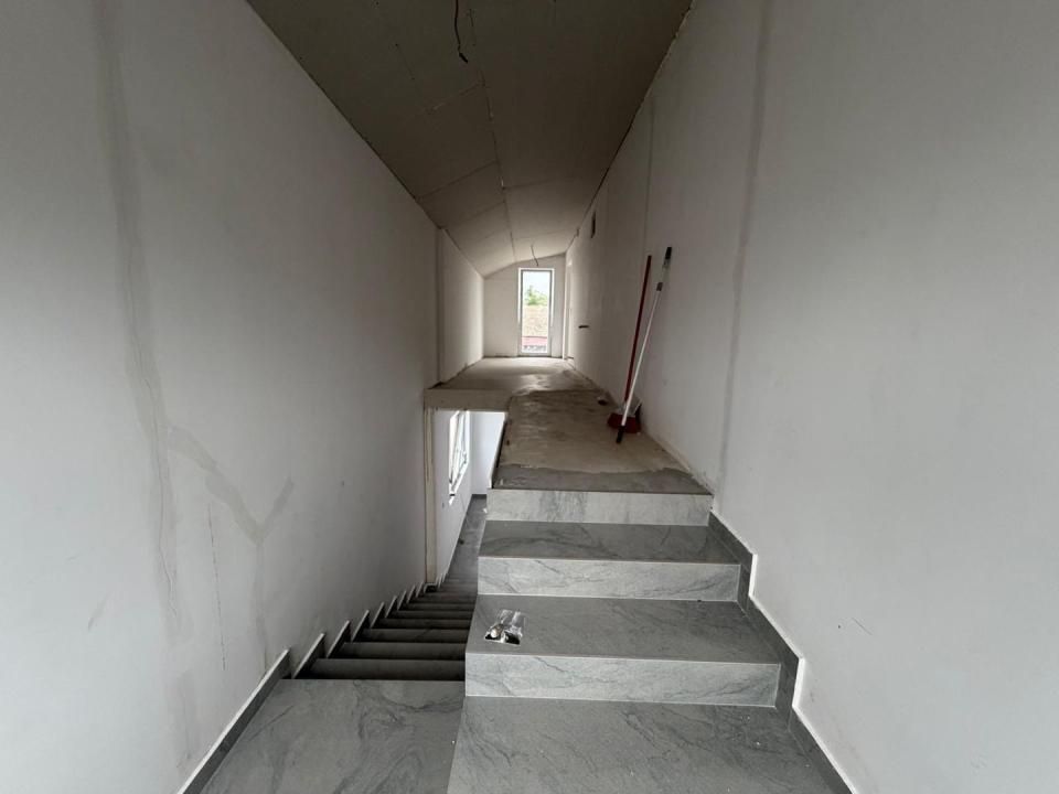 Individuala | Parter + Etaj + Pod | Asfalt | Toate utilitatile | Garaj – fotografia 12 din 22