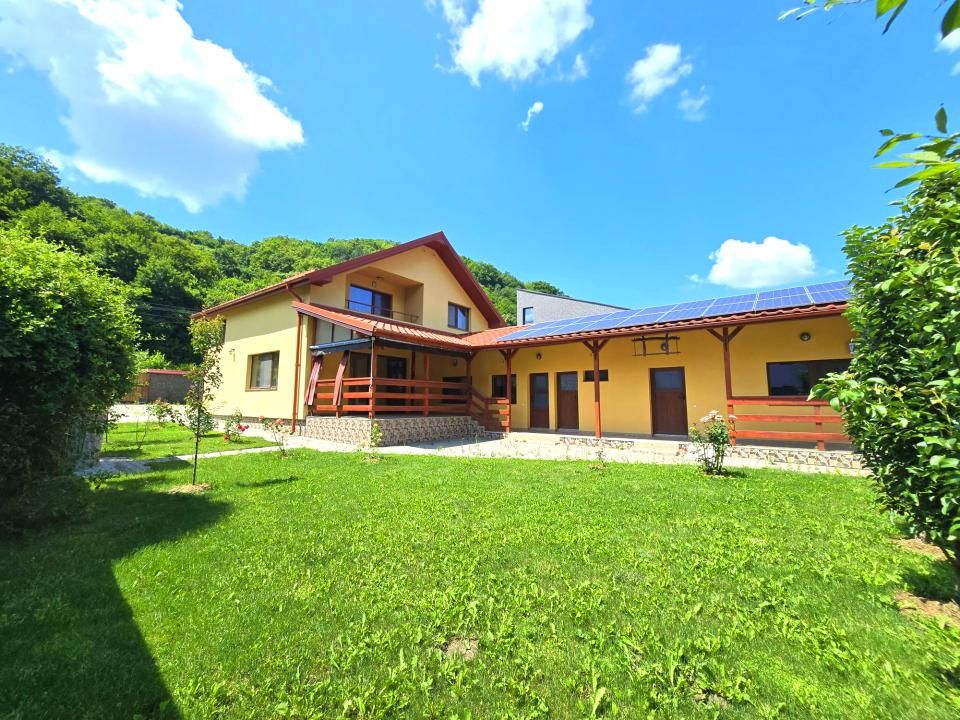 Casă individuală | 5 dormitoare | 230 mp | 700 mp teren | Tăuți Mănăstire – fotografia 1 din 28