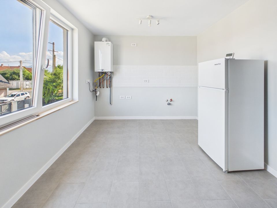 Apartament 3 camere, 2 bai, Sanpetru Central – fotografia 12 din 18