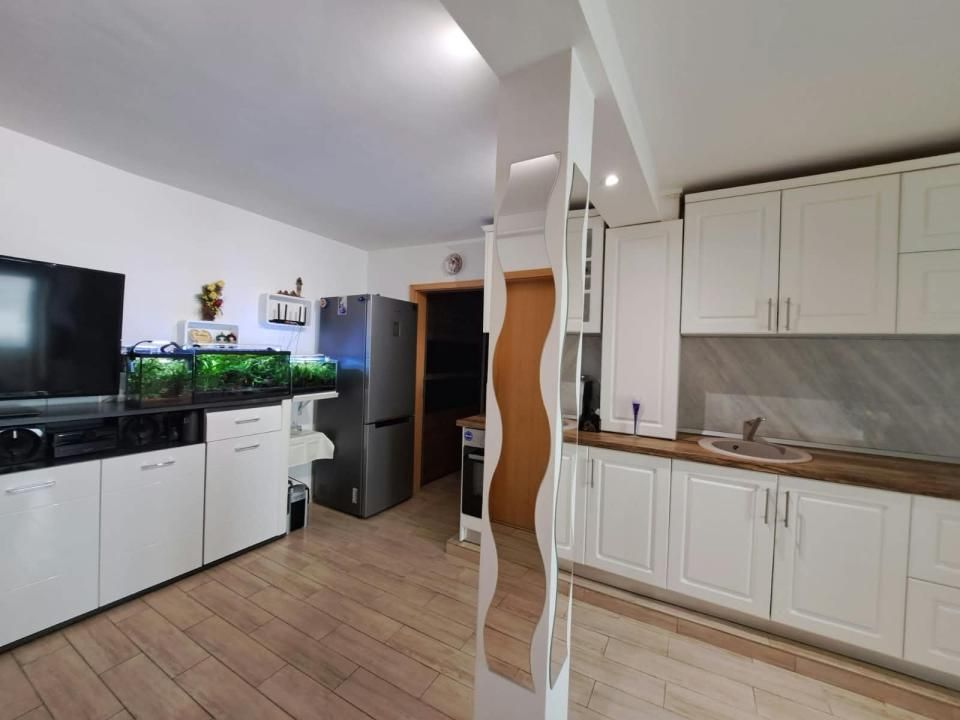 Apartament cu 3 camere - Zona Lipovei – fotografia 2 din 8