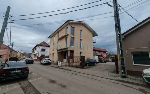 Imobil cu destinatie multipla - comercial, clinica birouri, in Alesd, Bihor