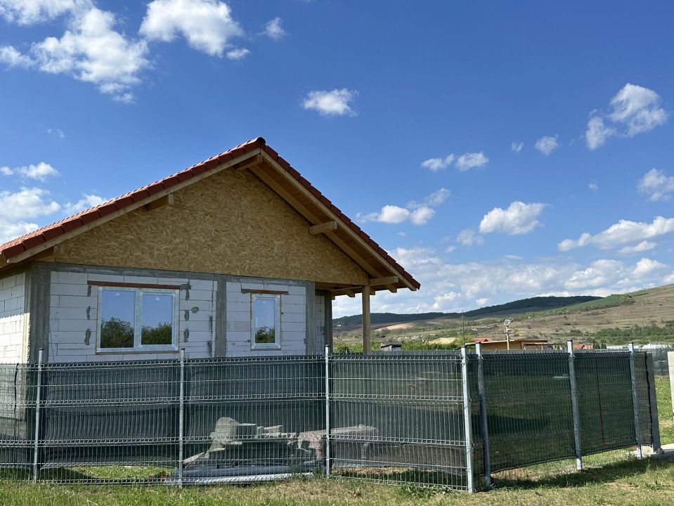 Casa in Rosu Teren 570 mp sau 1134 mp Terasa mare imprejmuit Barabant Alba – fotografia 20 din 21