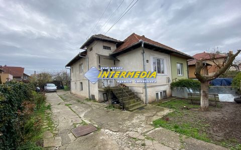 Vanzare Casa 5 camere Nefinisata cu 930 mp teren strada asfaltata CETATE