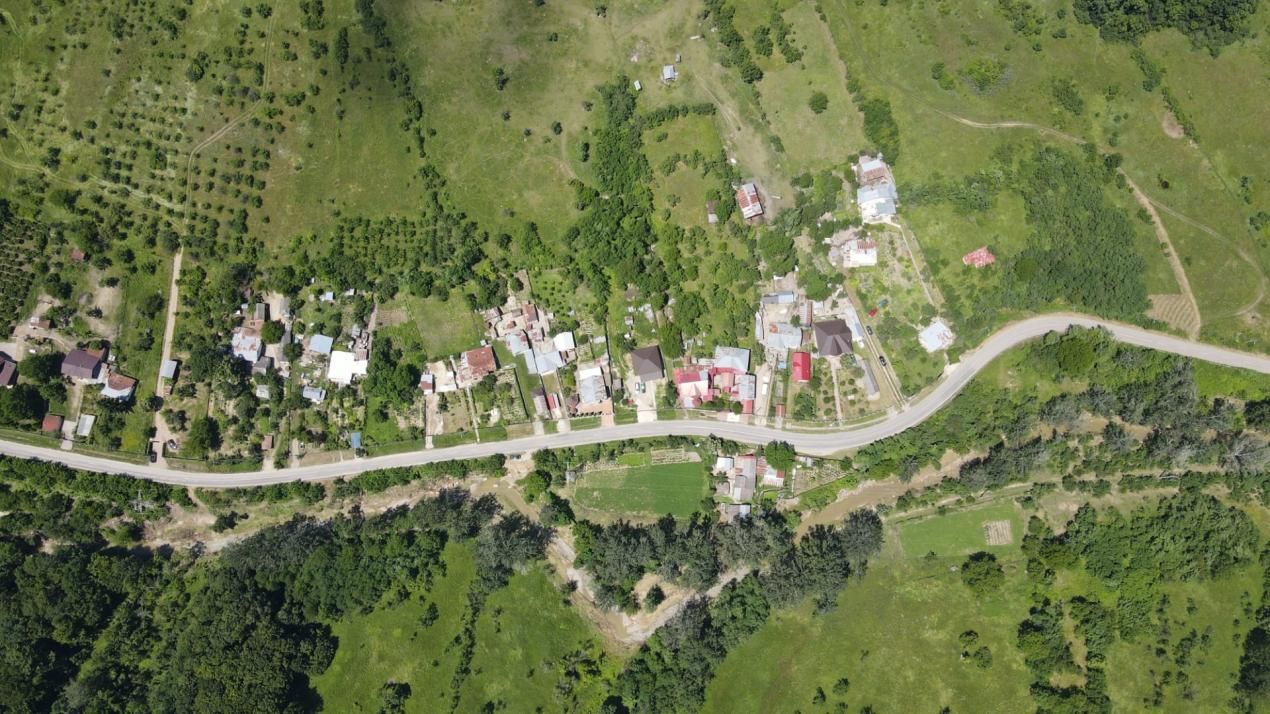 Teren spectaculos cu padure, livada si priveliste panoramica in Soimari PH – fotografia 15 din 16