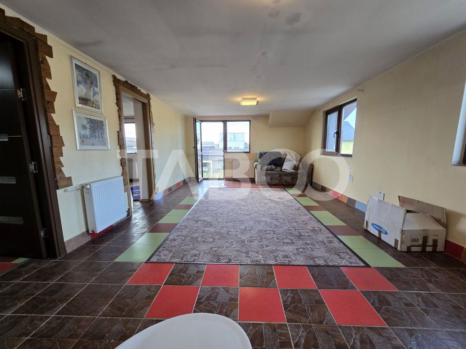Casa de vanzare cu 6 camere 2 parcari curte libera 200 mp in Selimbar – fotografia 4 din 24
