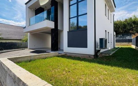 Casă modernă cu garaj | 140mp utili | 600mp teren | zona Roata Faget