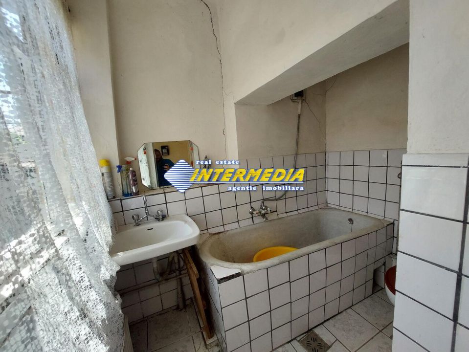 Casa de vanzare in Centru pozitie buna, asfalt, Ideal afacere! – fotografia 9 din 9