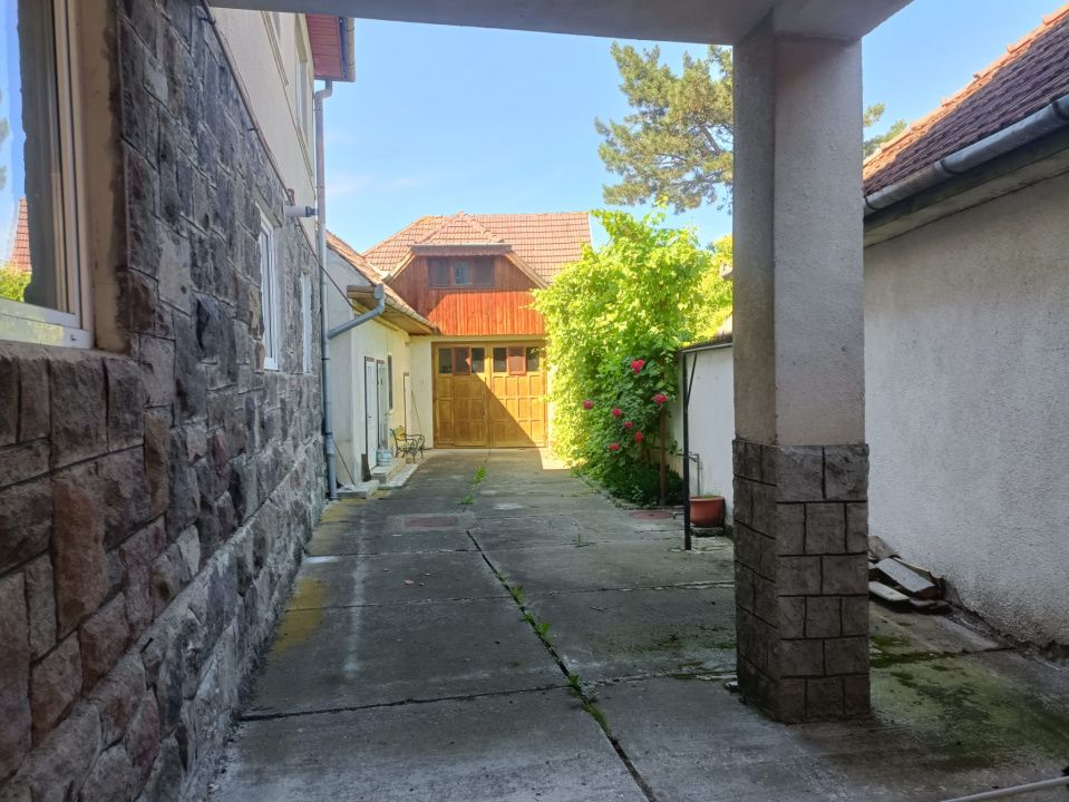 Casă vilă de vânzare în Reghin, zona centrală. – fotografia 3 din 13