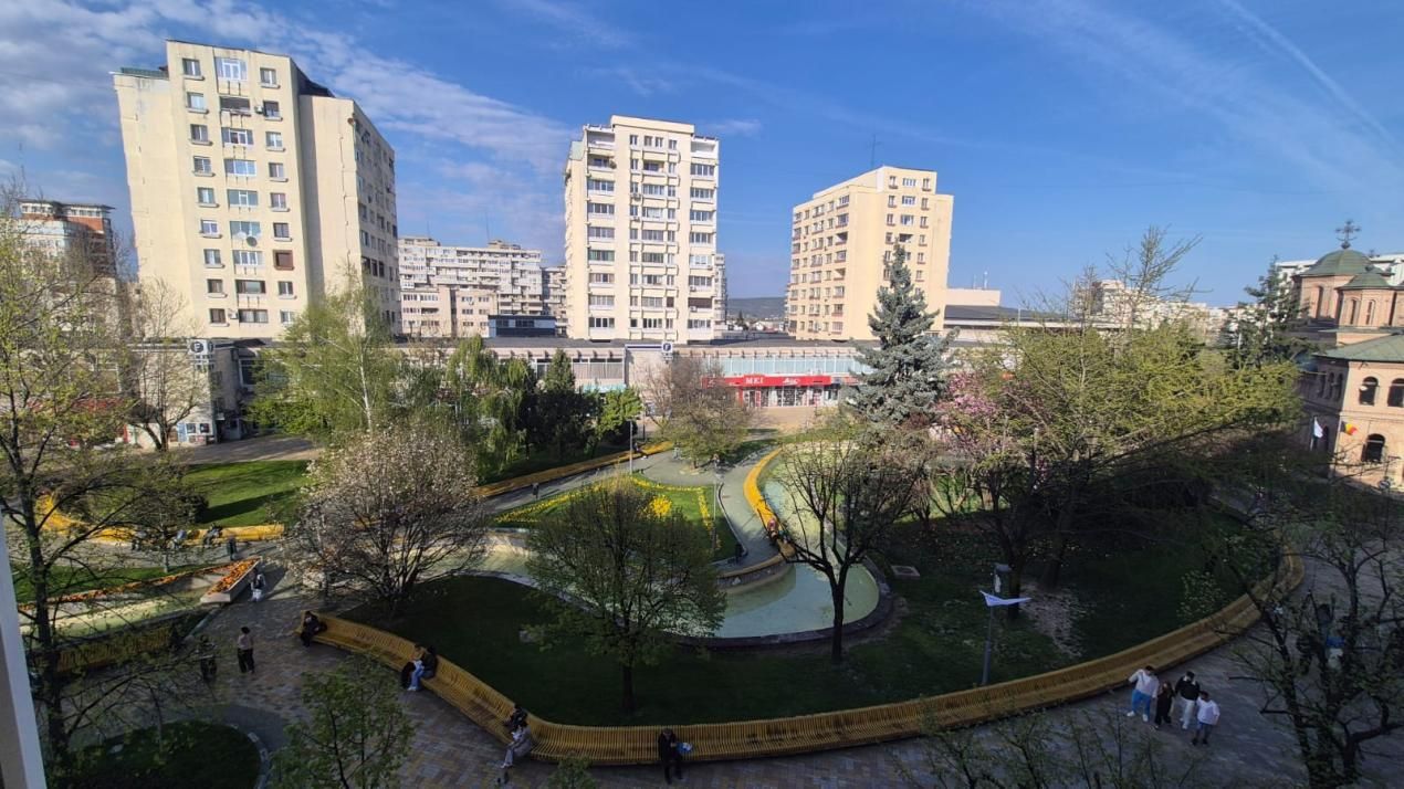 Apartament 3 camere – ultracentral Pitești | renovat complet | parcare inclusa – fotografia 1 din 14