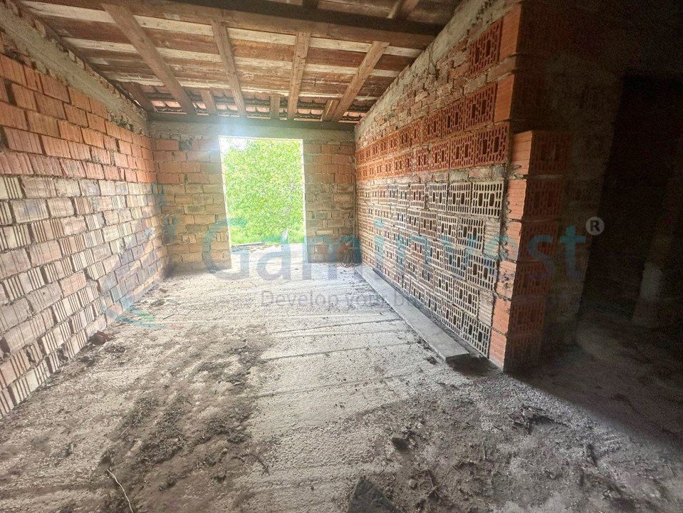 Casa pe 2 nivele, la rosu, zona strazii Izvorului, Oradea – fotografia 2 din 4