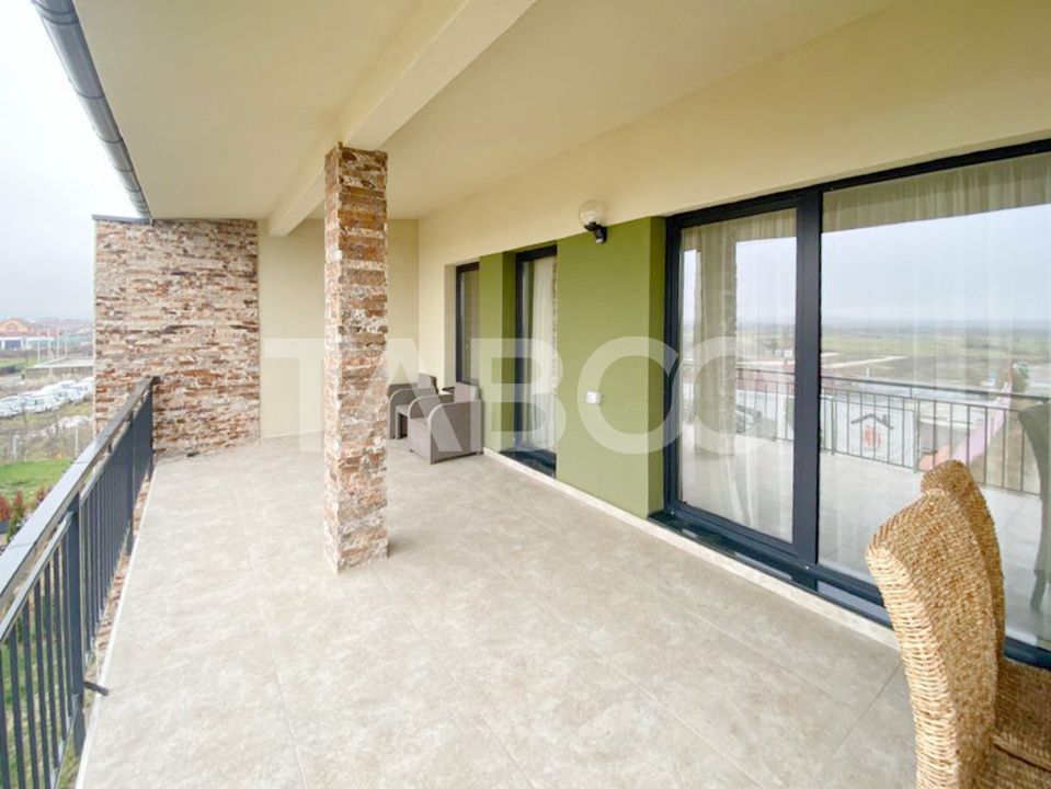 Casa cu 4 camere si vedere panoramica chiar la intrare In Cristian – fotografia 1 din 14
