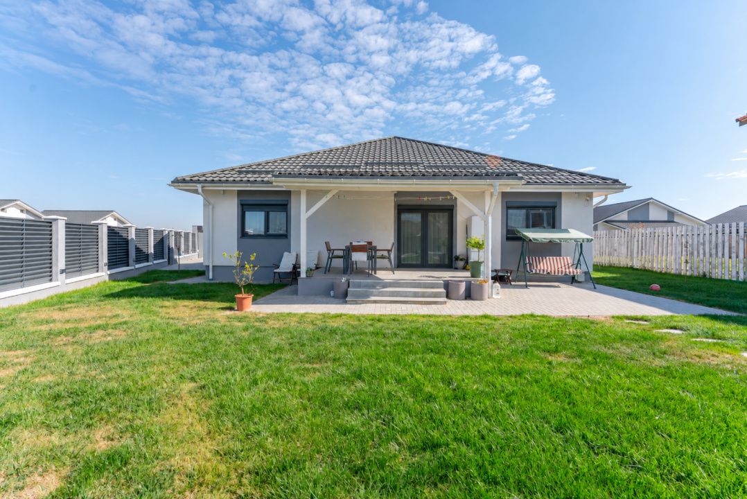Casa in Harman, cu 4 dormitoare, terasa generoasa si teren de 652 mp – fotografia 10 din 39
