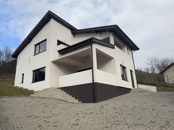 2 case individuale moderne, 145 mp utili și teren total de 900 mp | Stolna – fotografia 1 din 14