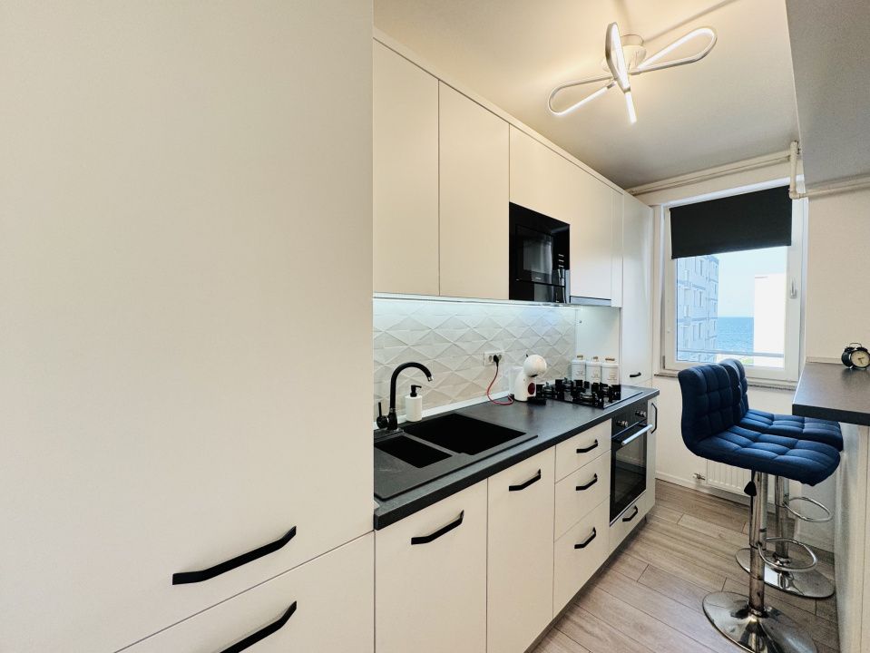 Apartament cu 3 camere complet mobilat si utilat, vedere spre  Mare – fotografia 6 din 18