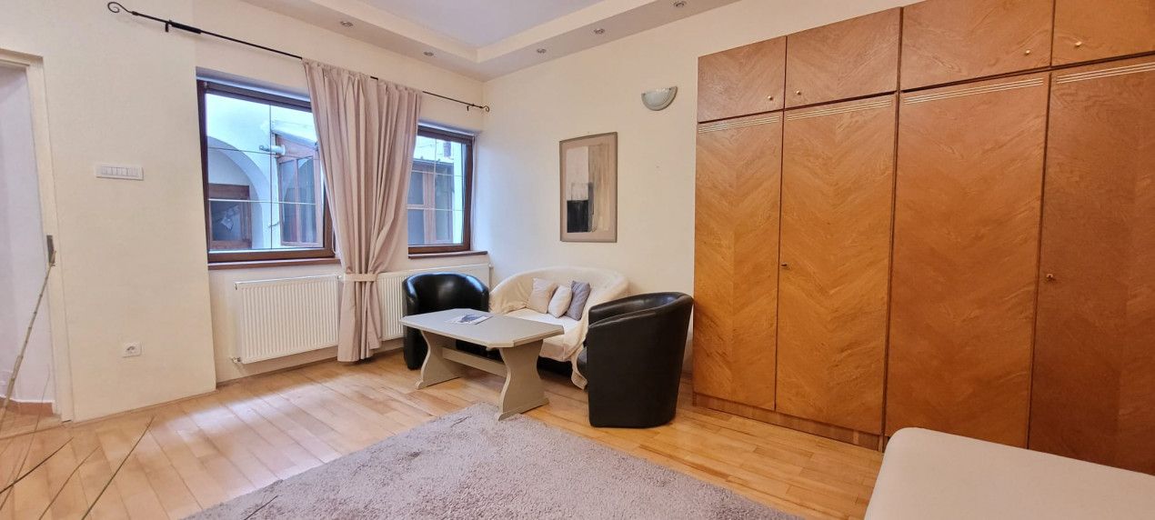 Garsonieră cochetă în Centrul Vechi al Brașovului – fotografia 1 din 8
