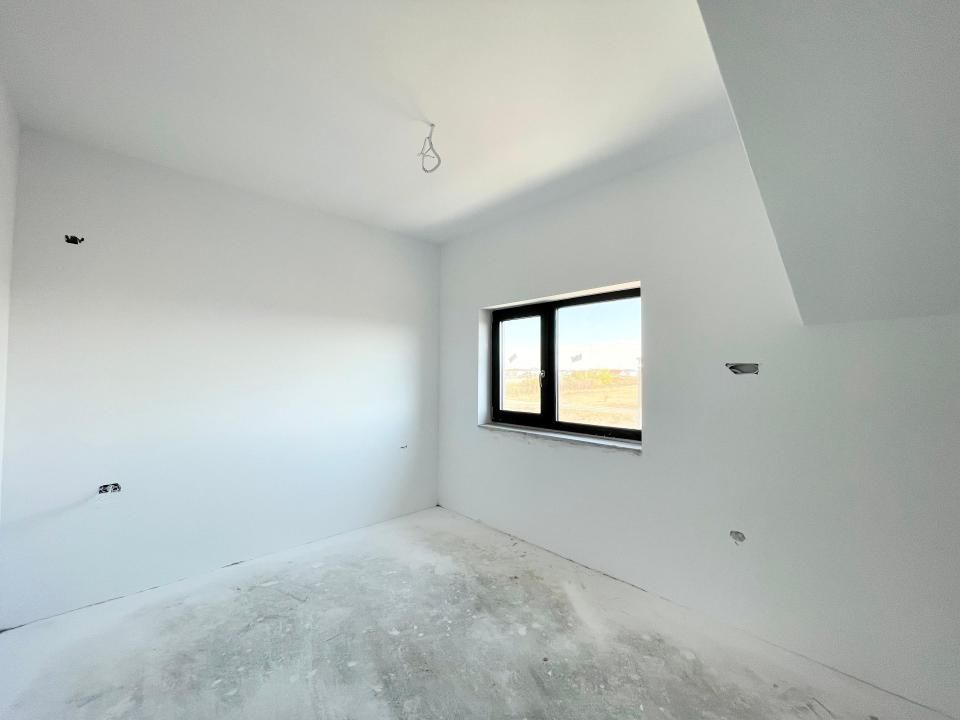 Duplex 80mp utili si 274mp teren la cheie - Mosnita Noua – fotografia 9 din 12