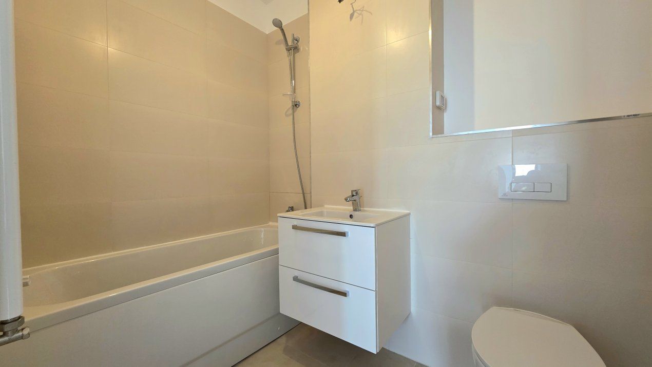 APARTAMENT CU TERASA GENEROASA SI VEDERE UNICA CATRE LAC – fotografia 7 din 11