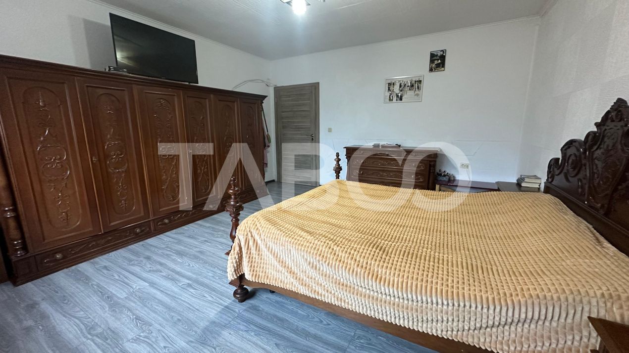 Apartament la casa 4 camere  pivnita curte privata zona Lazaret Sibiu – fotografia 3 din 17