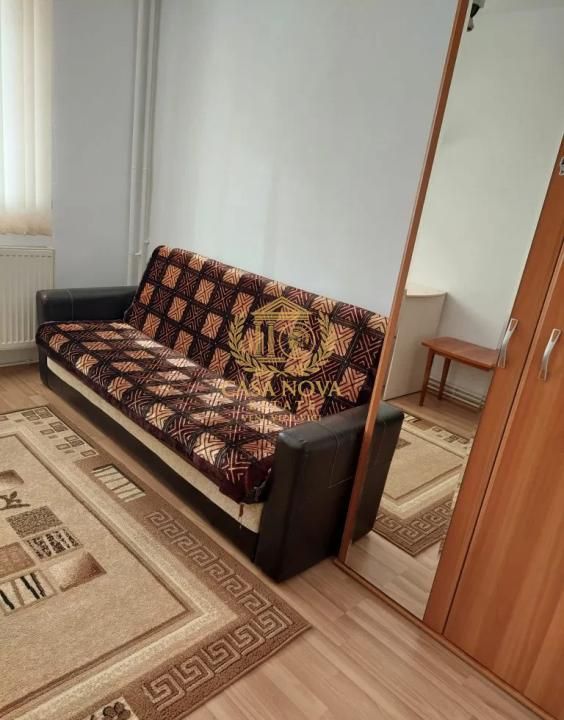 Aparatment 3 camere 65mp, balcon 4mp, etaj intermediar, finisat mediu – fotografia 1 din 8