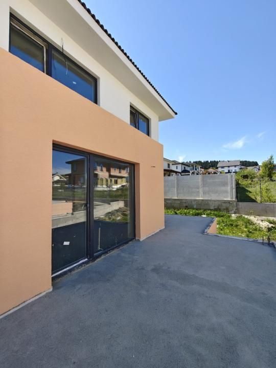 Casă individuală, 150 mp utili, teren 700 mp și garaj | Chinteni – fotografia 3 din 17