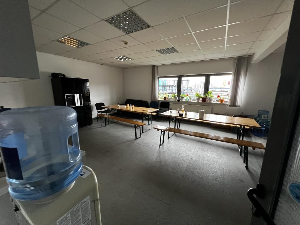 Showroom, birouri și hală de producție Floresti 1.350 mp | Teren 4.300 mp | E60 – fotografia 11 din 20