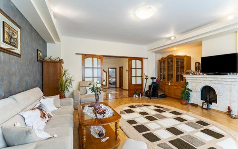 Vila de vânzare Faleza Nord de 557 mpt compusă din 3 apartamente lângă ZoomBeach