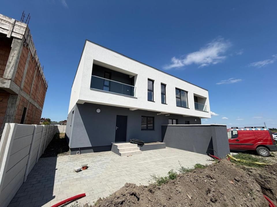 Duplex | COMISION 0 | Curte amenajata | Toate utilitatile | 3 Bai | – fotografia 1 din 18
