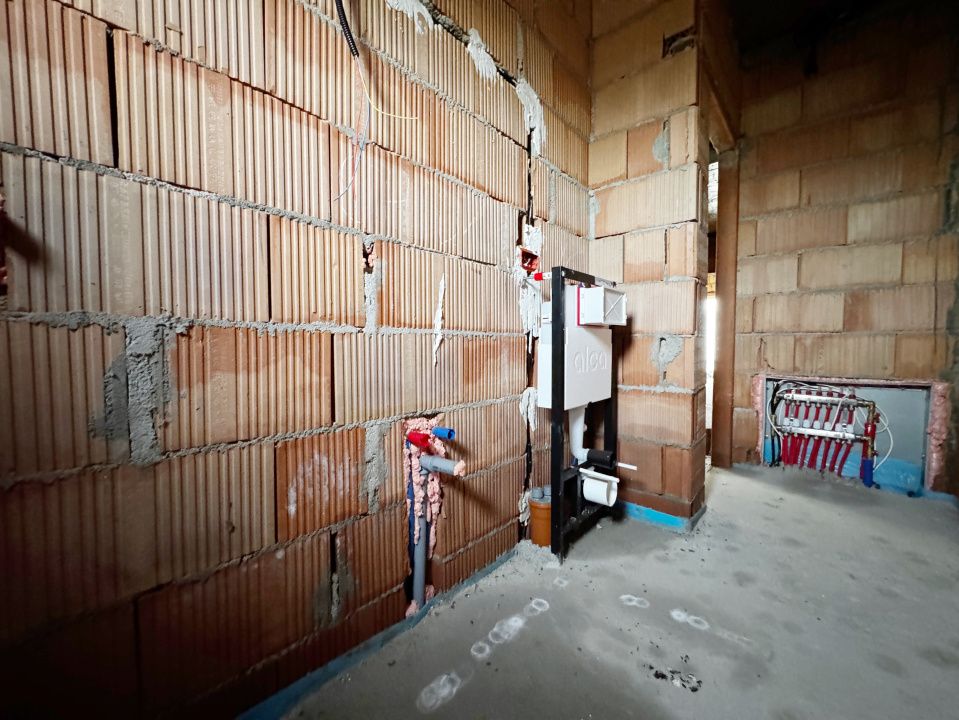 Duplex despartit prin camera tehnica, 121mp utili si 350mp teren - Urseni – fotografia 20 din 29