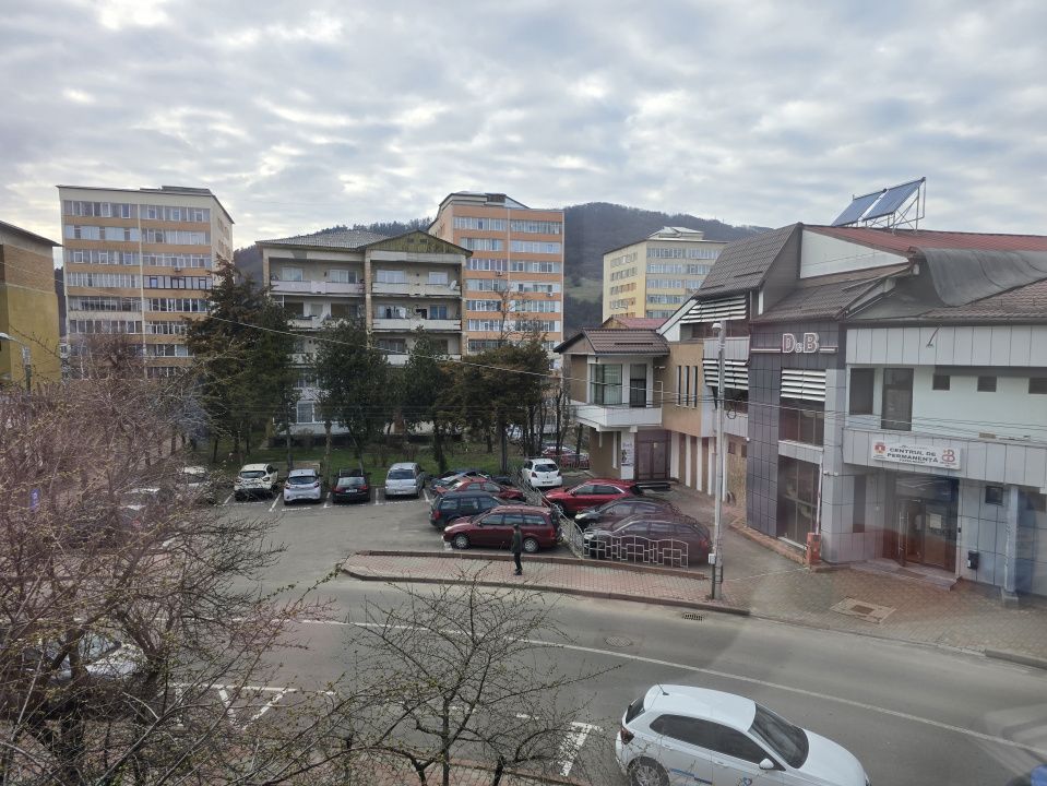Apartament 4 camere, 3 băi, complet renovat, etaj 2, balcon, sub prețul pieței – fotografia 4 din 9