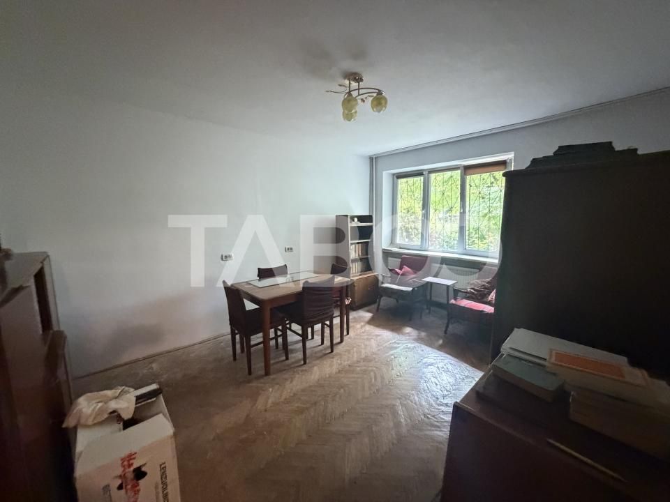 Apartament 2 camere decomandat parter gradina zona Negoiu – fotografia 2 din 5