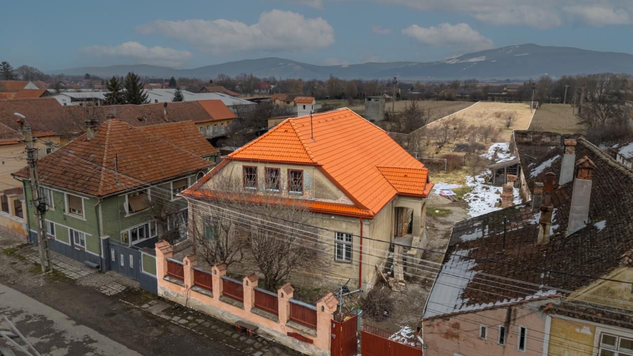 Proiect de restaurare lângă Cetatea Prejmer,  casă și teren de 5.458 mp – fotografia 4 din 35