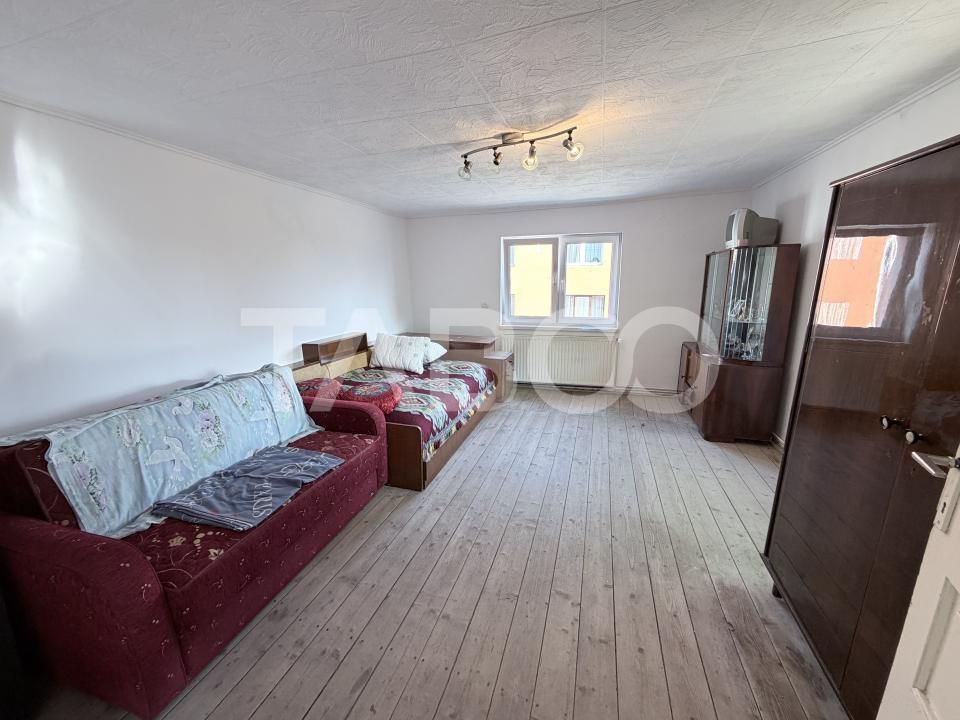 Casa individuala 500 mp teren cu acces auto in curte in Sura Mare – fotografia 4 din 12