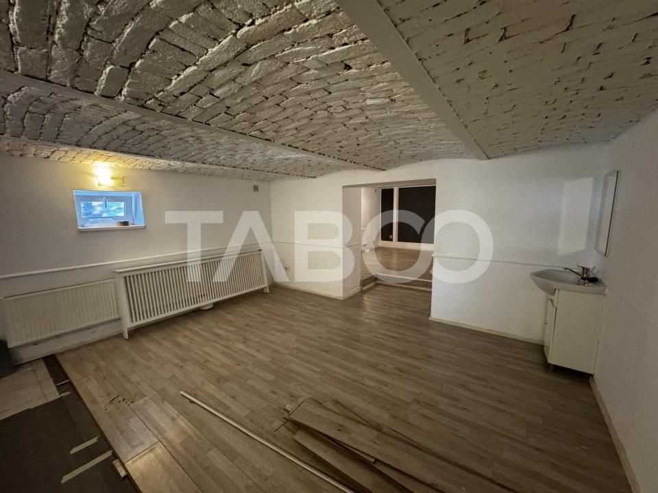 Spatiu comercial de inchiriat cu 4 camere 85 mpu Central Sibiu – fotografia 4 din 12
