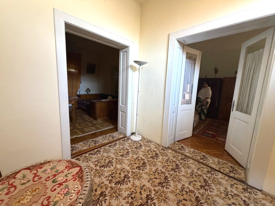Sebeș Centru – Casă cu suflet 7 Camere 700 mp Teren 2 Garaje Curte Gradină – fotografia 11 din 37