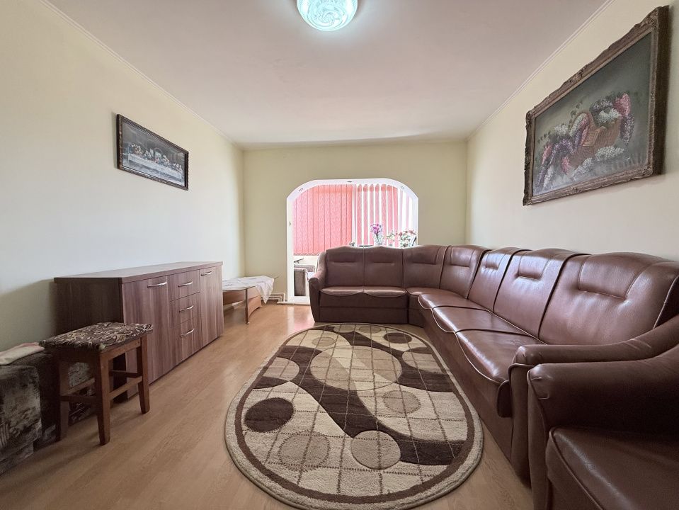 Apartament cu 3 camere de închiriat – Zona Anda – fotografia 1 din 10
