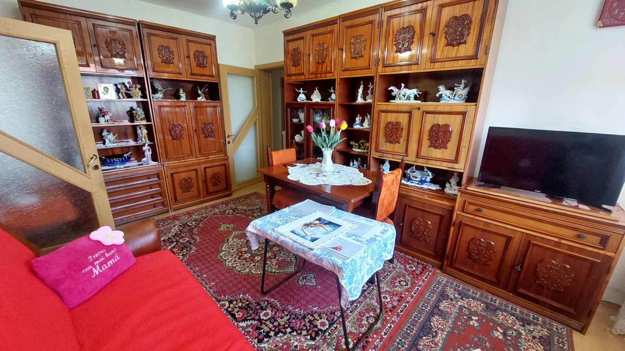 Apartament 3 camere semidecomandat, 63 mp, Rovine zona Facultatea de Drept – fotografia 1 din 7