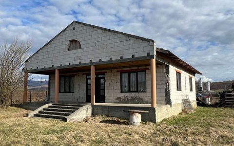 🏡  Casă la roșu în Livezile – doar 47.000 €