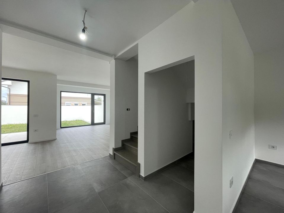 Duplex 4 camere central - Mosnita Veche – fotografia 3 din 17