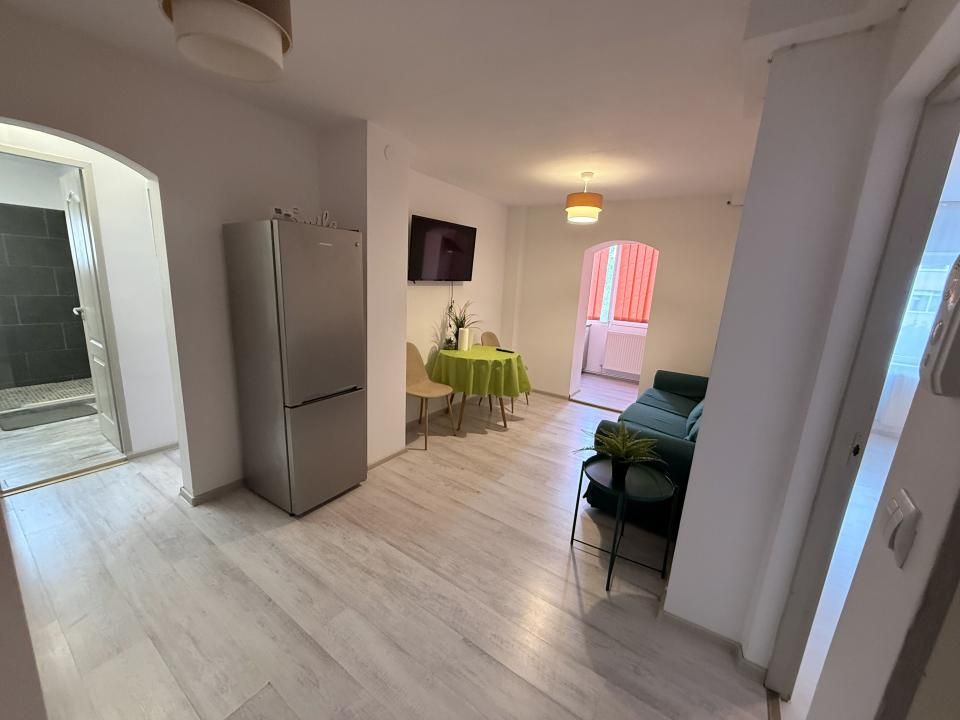Apartament 2 camere transformat în 3 camere | Central | Etaj 1 – fotografia 1 din 8
