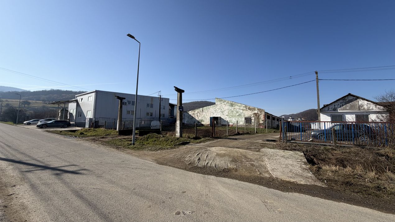 🏭 Hala industrială de vânzare în Beclean, Bistrița-Năsăud – 770 mp teren + cons – fotografia 4 din 6