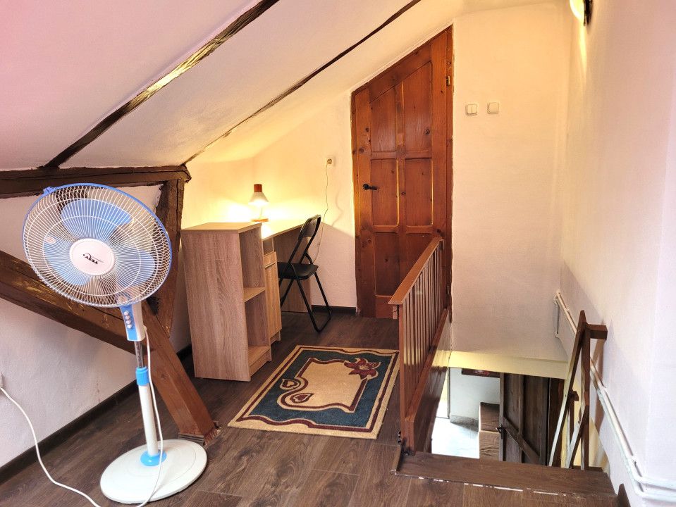 Zona UMF, casa de inchiriat cu curte – fotografia 9 din 13