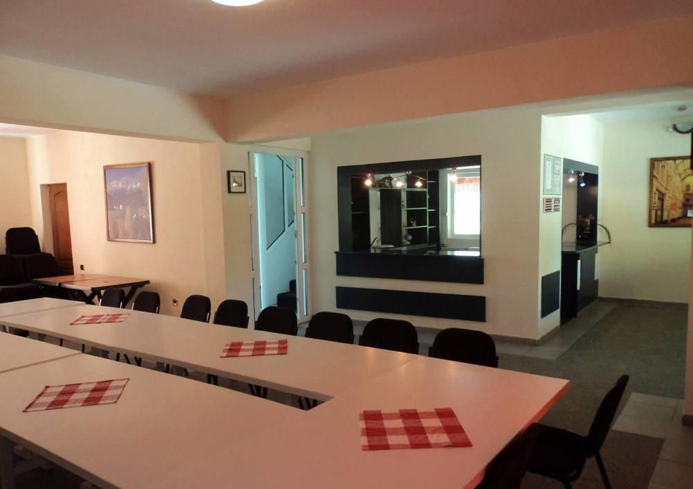 Pensiune 9 camere în Valea Mare Bratia, com. Balilești, jud. Argeș – fotografia 3 din 9