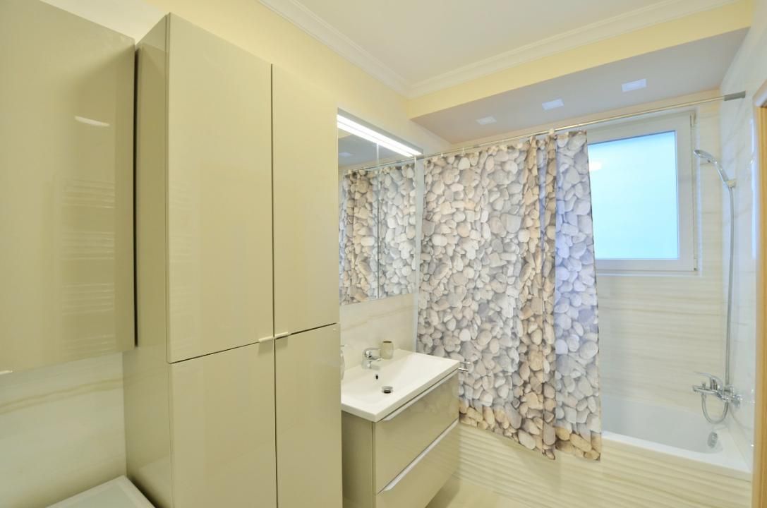 Laguna Residence | 4 camere | Centrala Proprie | Loc Parcare | Vedere Lac | – fotografia 14 din 16